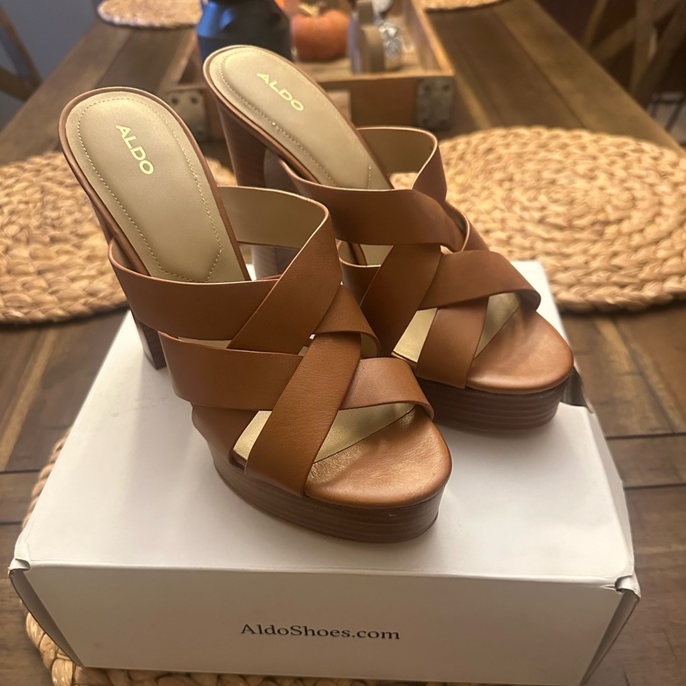 Women’s 10 light brown Aldo heels